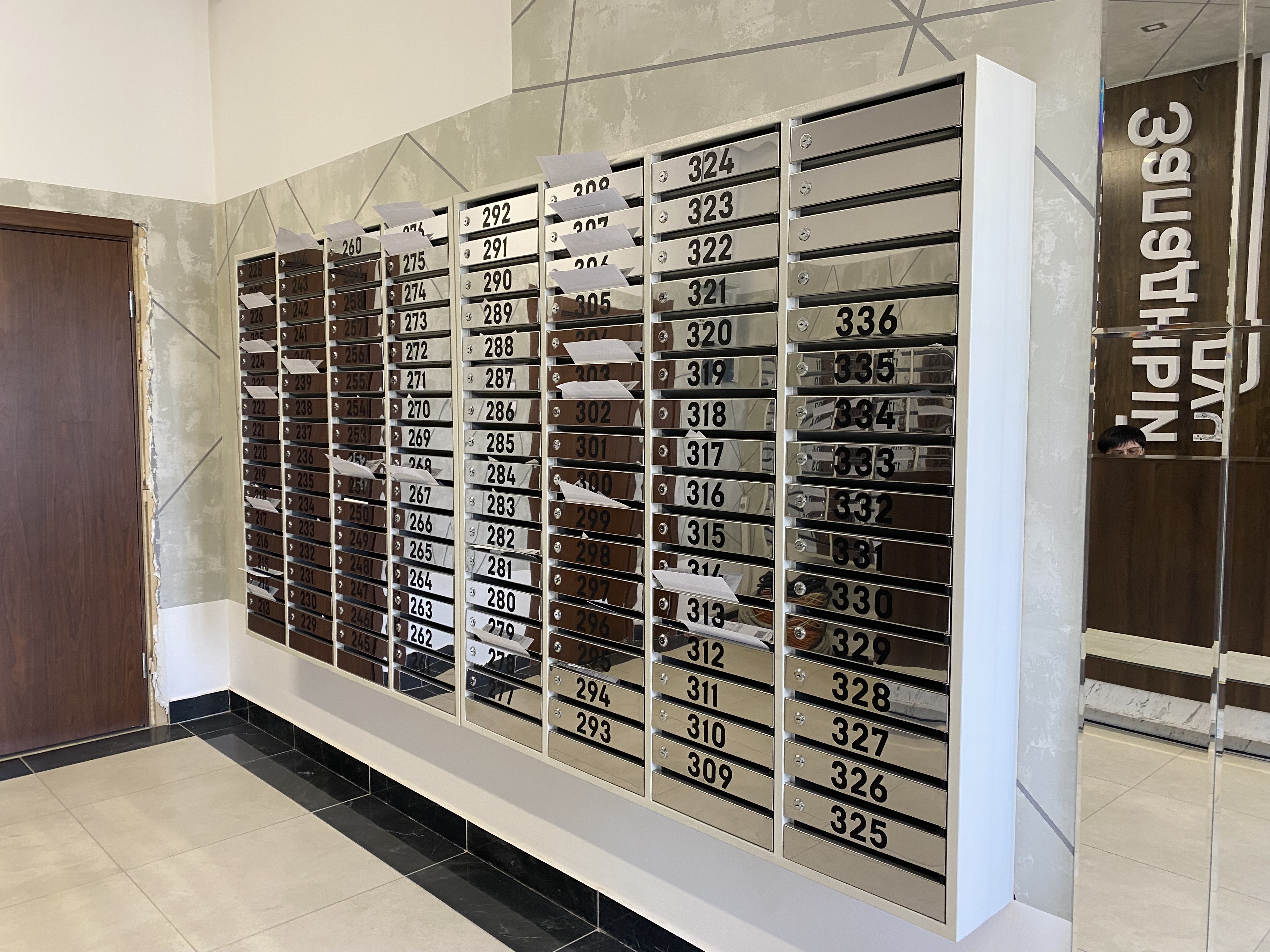 Шкафы и почтовые ящики